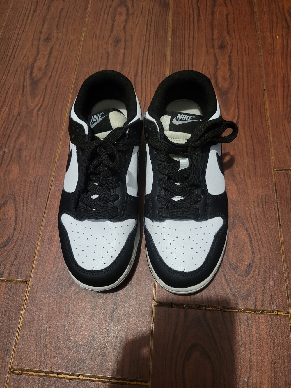 Nike Men’s Black/White Low-Top Sneakers